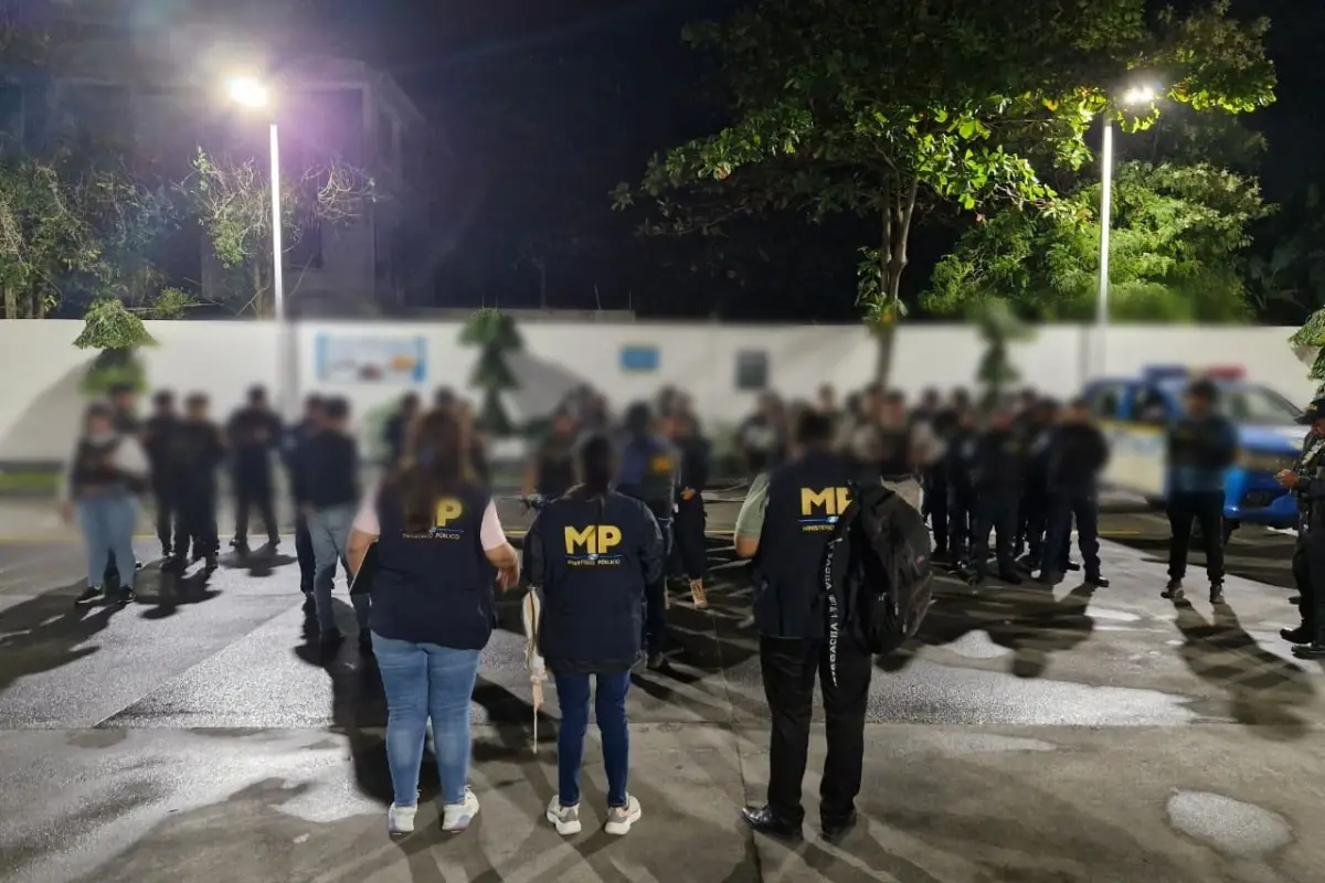 Los trabajadores del MP y de la PNC iniciaron las acciones de allanamiento desde muy temprano., MP