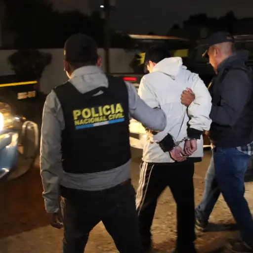 La PNC localizó drogas y dinero en efectivo, entre otros ilícitos. ,PNC de Guatemala.