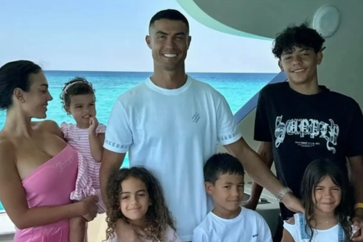 Cristiano Ronaldo junto a su familia 