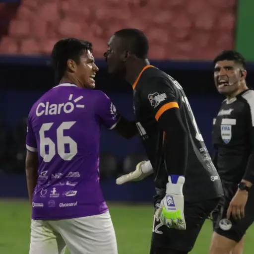 Ederson Cabezas y su discusión con Carlos Santos 