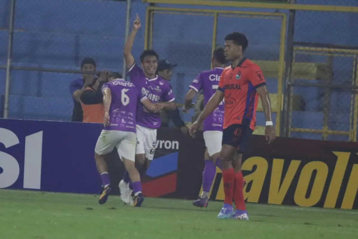 Municipal y Achuapa empataron el partido. 