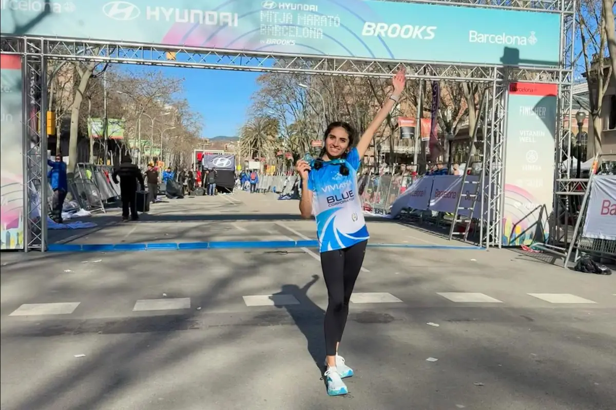 Viviana Aroche impone nuevo récord centroamericano en media maratón - facebook Viviana Aroche