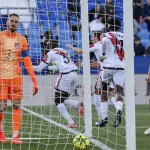 El Atlético pasa de golear al Barça a caer ante el Rayot