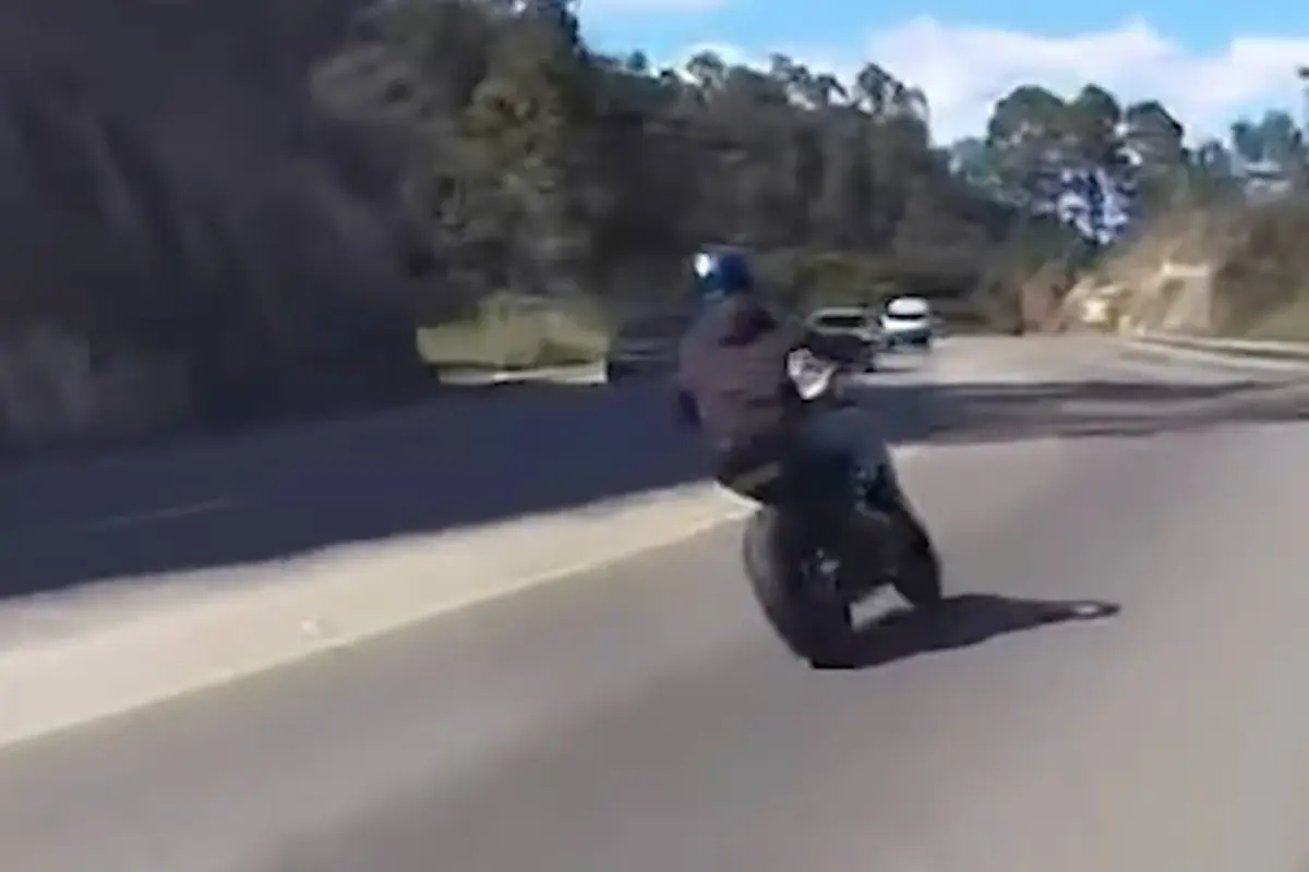 Así fue el aparatoso choque frontal., Captura de pantalla video de Youtube.