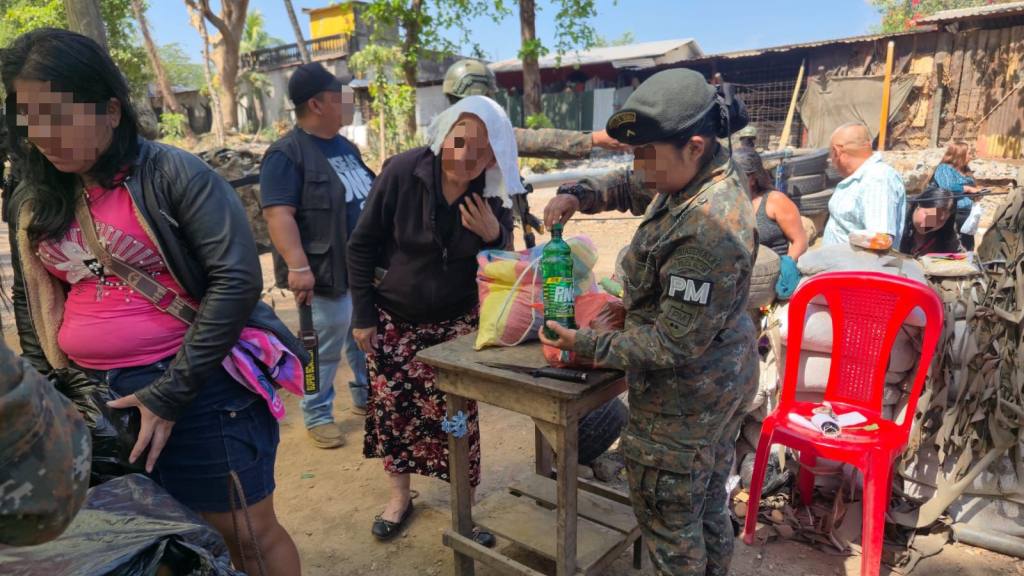Operativo de inspección en las afueras de la Granja Penal Canadá, en Escuintla | Ejército