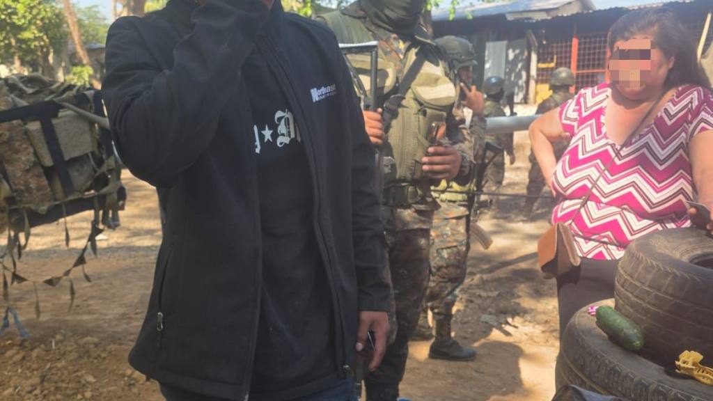 Operativo de inspección en las afueras de la Granja Penal Canadá, en Escuintla | Ejército