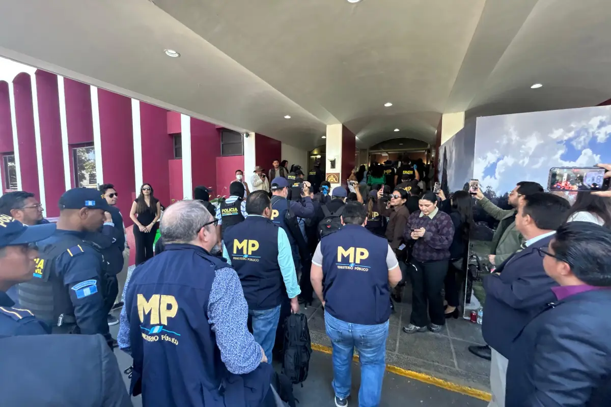 Personal del Ministerio Público se presenta al centro de votación habilitado por el Colegio de Abogados y Notarios de Guatemala (CANG) en la zona 13 capitalina., Omar Solís/Emisoras Unidas