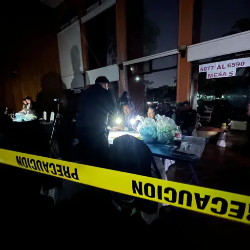 Un apagón interrumpió el conteo de votos en el Club La Aurora. ,Foto Omar Solís