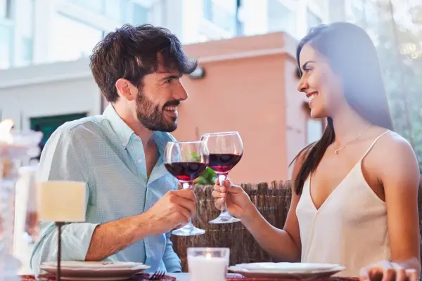 Cuál es la regla 7 7 7 para parejas en San Valentín, la pregunta oculta en Google