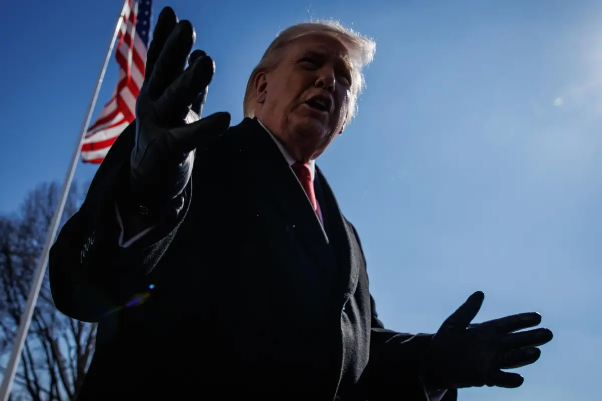 Trump responde a los medios en la Casa Blanca, EFE