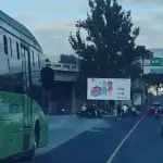 Agentes municipales son agredidos durante operativo en carril exclusivo del Transmetrot
