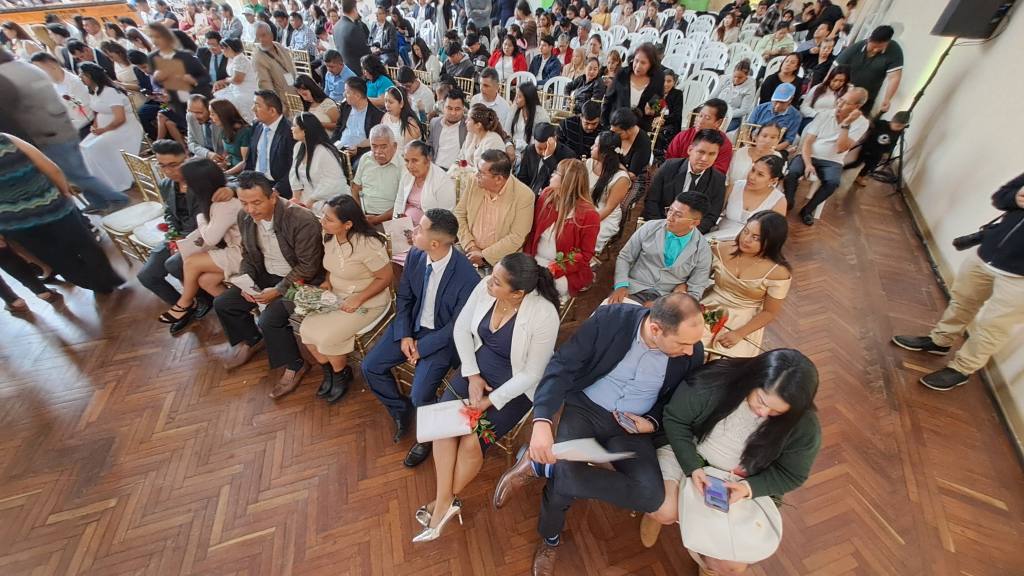 50 parejas se casan en boda colectiva antes de San Valentín | Omar Solís/Emisoras Unidas