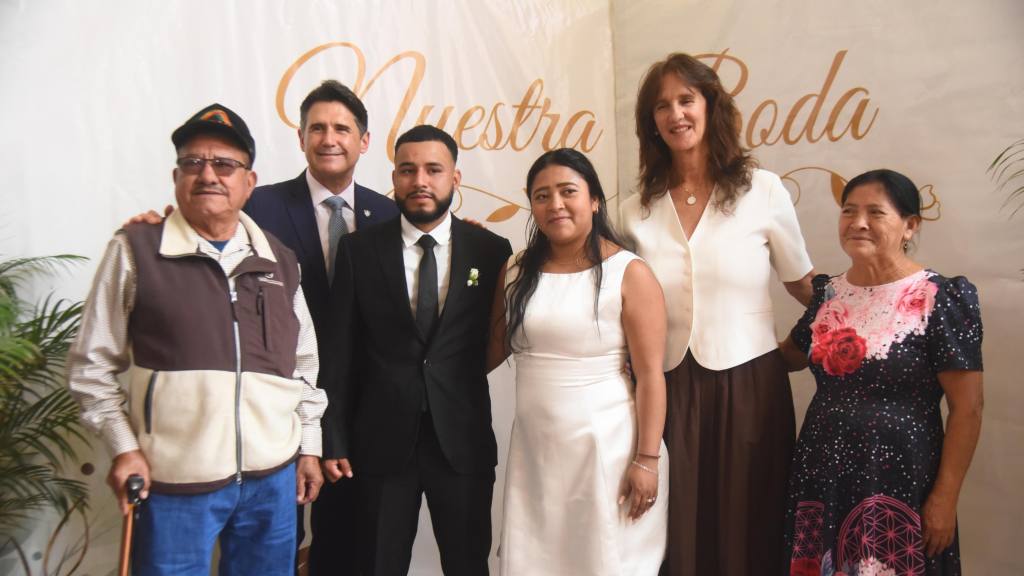 50 parejas se casan en boda colectiva antes de San Valentín | Omar Solís/Emisoras Unidas