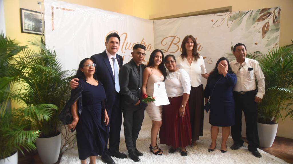50 parejas se casan en boda colectiva antes de San Valentín | Omar Solís/Emisoras Unidas