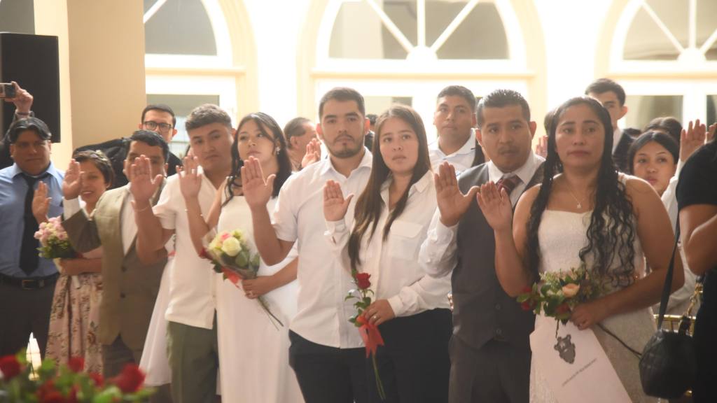50 parejas se casan en boda colectiva antes de San Valentín | Omar Solís/Emisoras Unidas