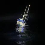 El velero presentó mayores daños estructurales y posteriormente se hundió. ,Foto Ejército