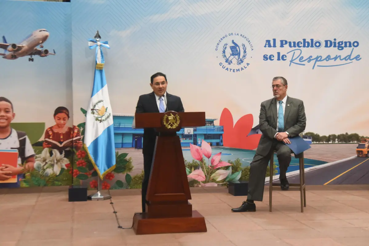 El presidente Bernardo Arévalo y el ministro de Gobernación, Marco Villeda, durante la conferencia de prensa "La Ronda", el miércoles 11 de febrero de 2026., Omar Solís/Emisoras Unidas