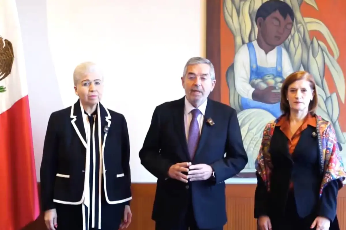 l canciller Juan Ramón de la Fuente sostuvo una reunión de trabajo con las embajadoras Luz Elena Baños (@banos_elena ), y Ana Luisa Vallejo, El canciller Juan Ramón de la Fuente sostuvo una reunión de trabajo con las embajadoras Luz Elena Baños y Ana Luisa Vallejo.
