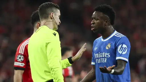 Exfiguras del fútbol europeo se unen en defensa de Vinícius Júnior