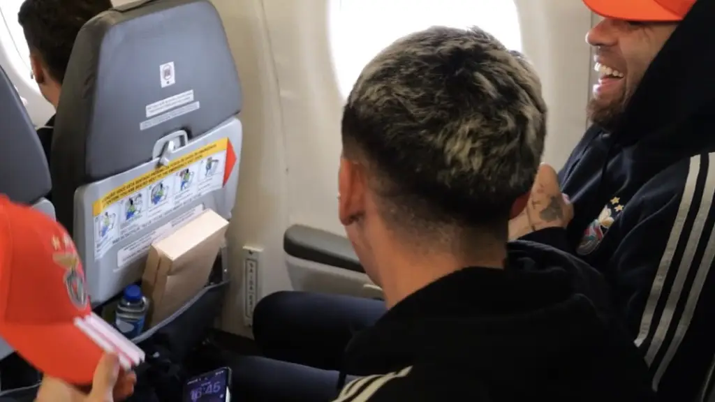 Fondo de pantalla en teléfono móvil de Gianluca Prestianni 