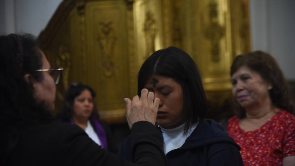 cruz-ceniza-miercoles-catedral-emisoras-unidascruz-ceniza-miercoles-catedral-emisoras-unidas4 | Omar Solís/Emisoras Unidas