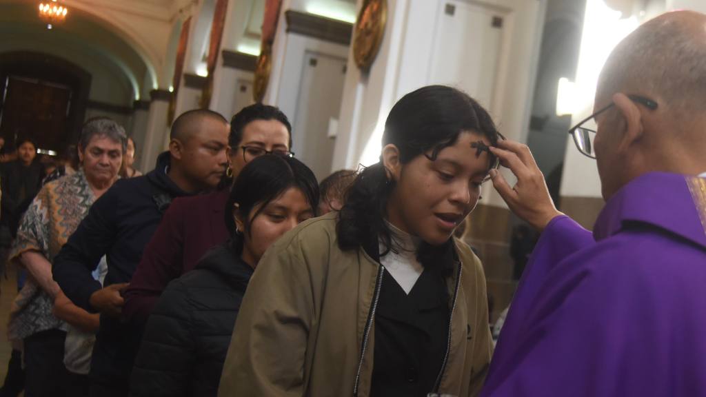 Fieles católicos en iglesias de Guatemala, el miércoles de ceniza de 2026 | Omar Solís/Emisoras Unidas