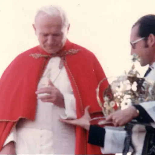Carlos Enrique Yarzebzki durante la visita del Papa Juan Pablo II a Quetzaltenango. ,Foto Emisoras Unidas Xela