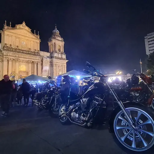Cientos de motoristas se reunen en la Plaza de la Constitución. ,Foto Omar Solís