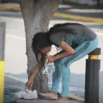 Famosa actriz es encontrada viviendo en la calle sin dos dedos y sin varios dientest