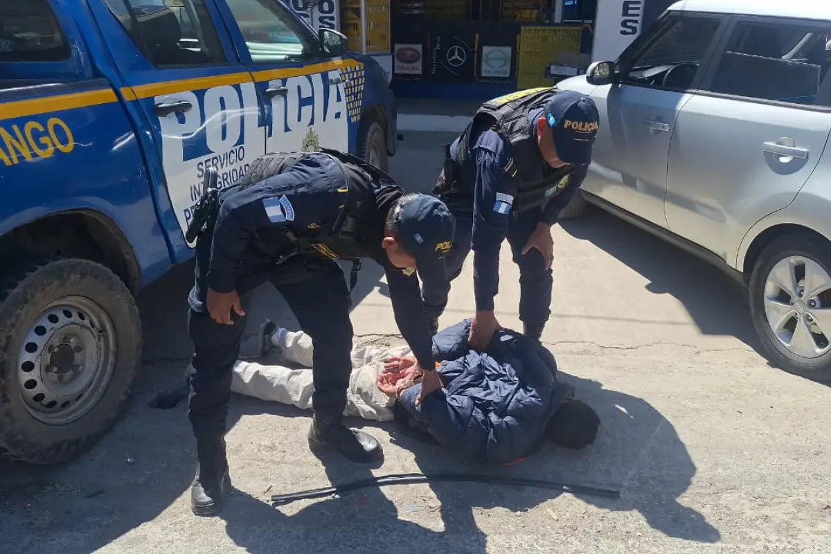 El supuesto sicario fue reducido al orden y se le decomisó un arma de fuego., PNC de Guatemala.