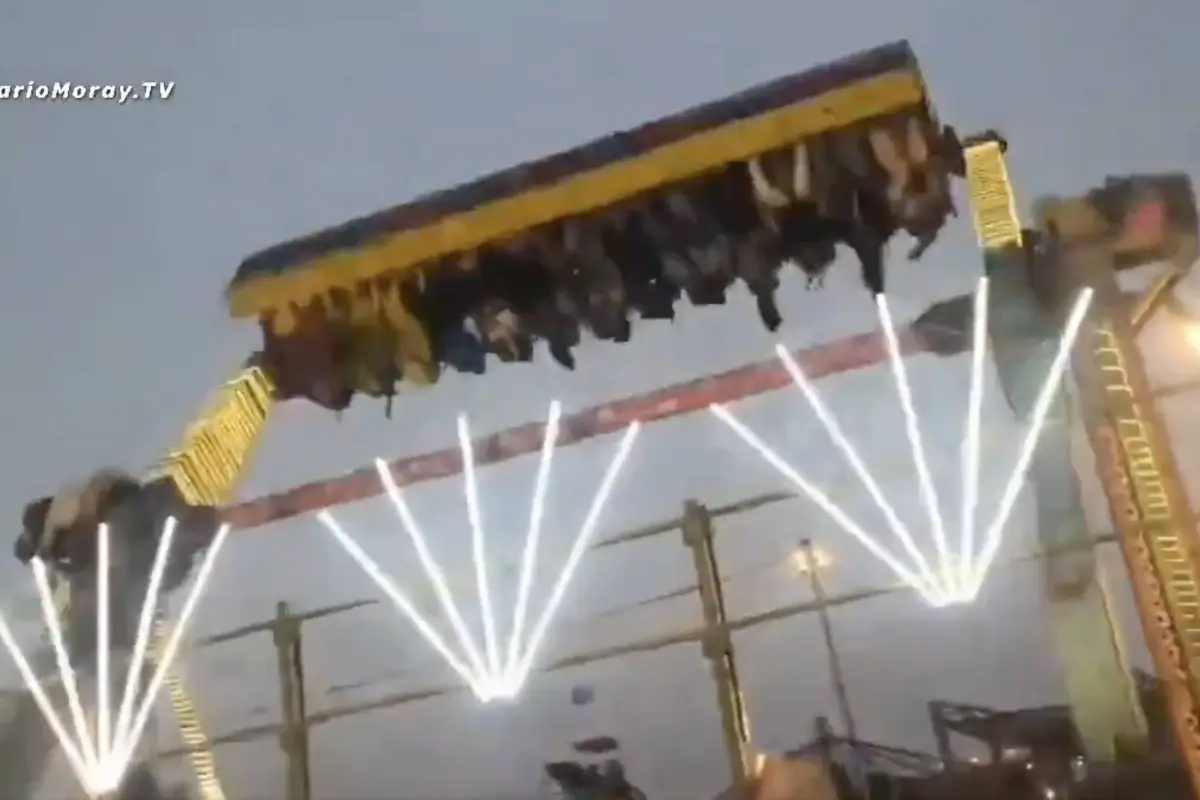 Juego mecánico se desploma en India., Captura de pantalla video de X.