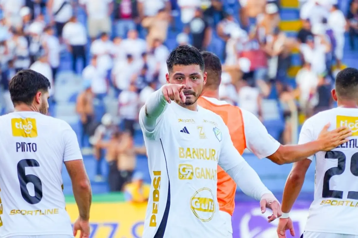 Darwim Lom envío un mensaje a Comunicaciones 