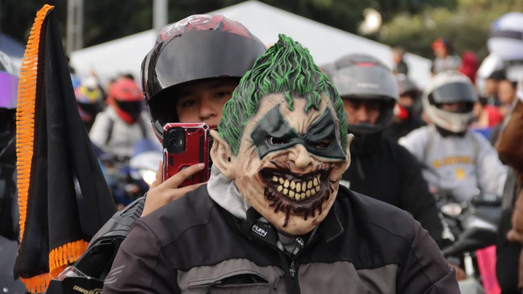 El color de la Caravana del Zorro 2026 desde la Plaza de la Constitución | Álex Meoño