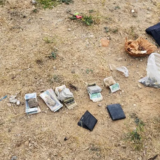 En el área del cementerio clandestino encontraron ropa con insignias de la PNC y huesos humanos. ,Ejército de Guatemala.