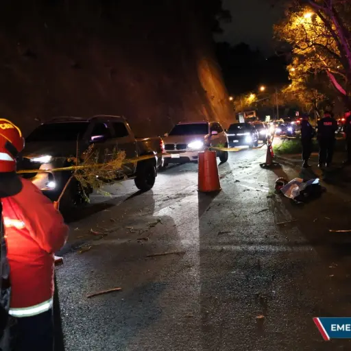 El hecho donde murió un motorista ocurrió en la zona 16. ,Bomberos Municipales
