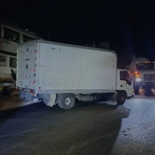 El camión averiado en un sector de Villa Nueva. ,PMT de Villa Nueva