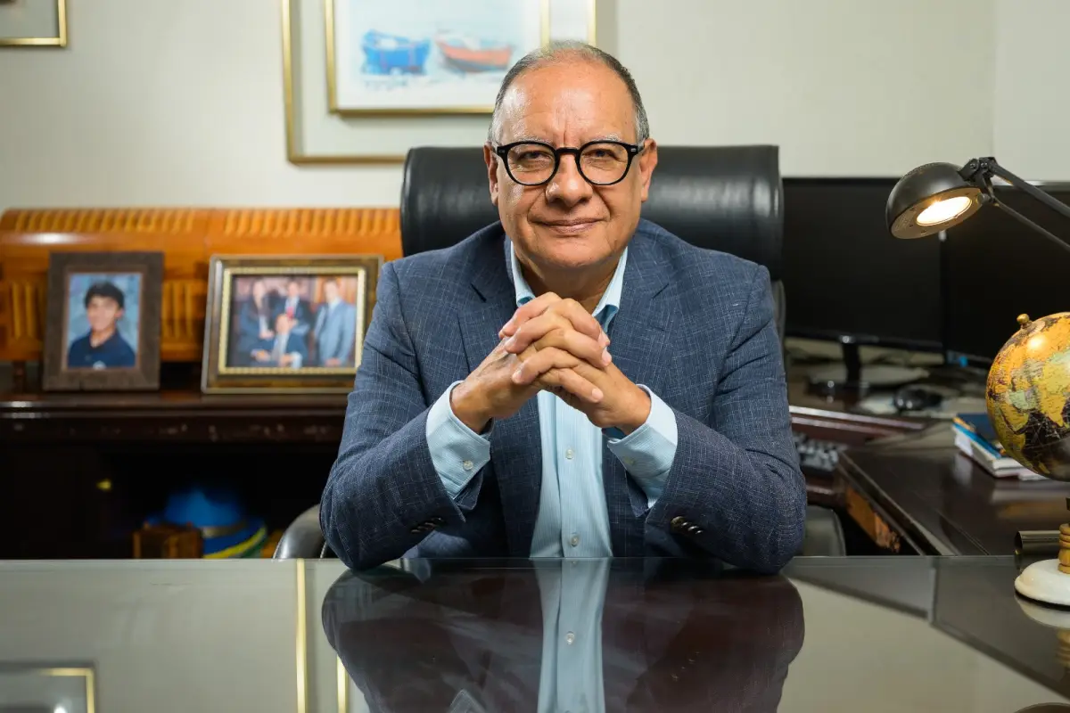 Hugo Domingo Lima Reyes, Cortesía