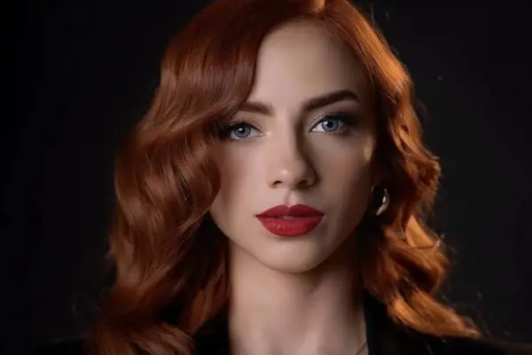 La locutora guatemalteca Michell Araujo exhibe sus atributos en mini bikini de infarto