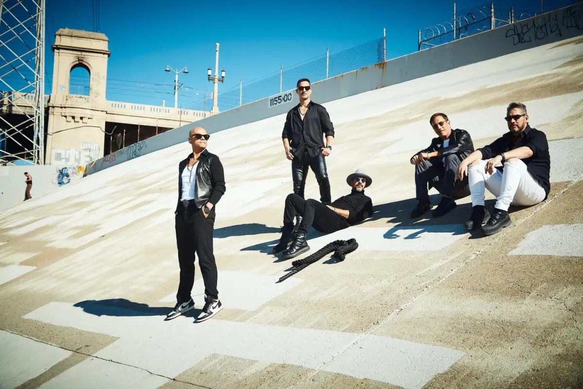 Magneto 90's Tour, Redes sociales