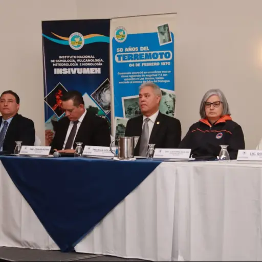 Las autoridades del Insivumeh, la Conred y otras instituciones presentan el contexto histórico y la evolución de la gestión del riesgo sísmico. ,Alex Meoño/Emisoras Unidas