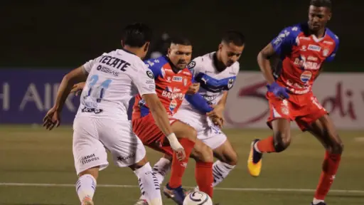 Partido entre Monterrey y Xelajú en el estadio Cementos Progreso - Alex Meoño