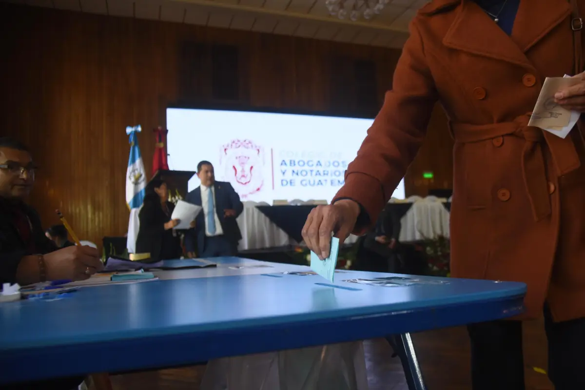 Votaciones en el Colegio de Abogados y Notarios de Guatemala (CANG)., Omar Solís/Emisoras Unidas