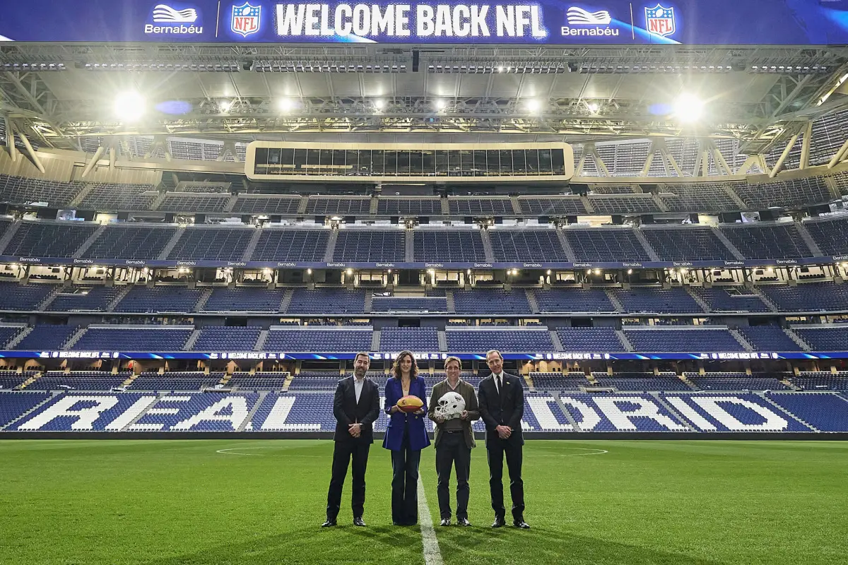 Autoridades de la comunidad de Madrid en el estadio Santiago Bernabéu - EFE