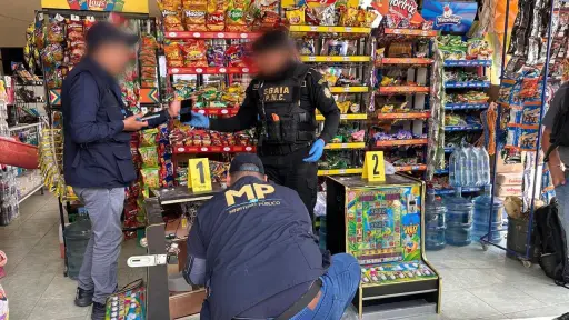 El MP y la PNC decomisaron varias máquinas tragamonedas en varios locales. ,Ministerio Público.
