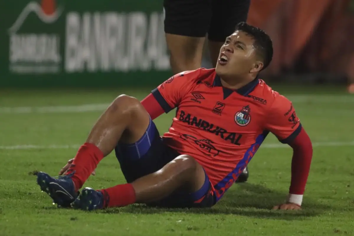 Lesión de Jefry Bantes ante Guastatoya - Alex Meoño