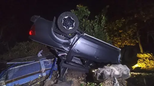 El picop que manejaba el presunto responsable quedó volcado. ,PNC de Guatemala.