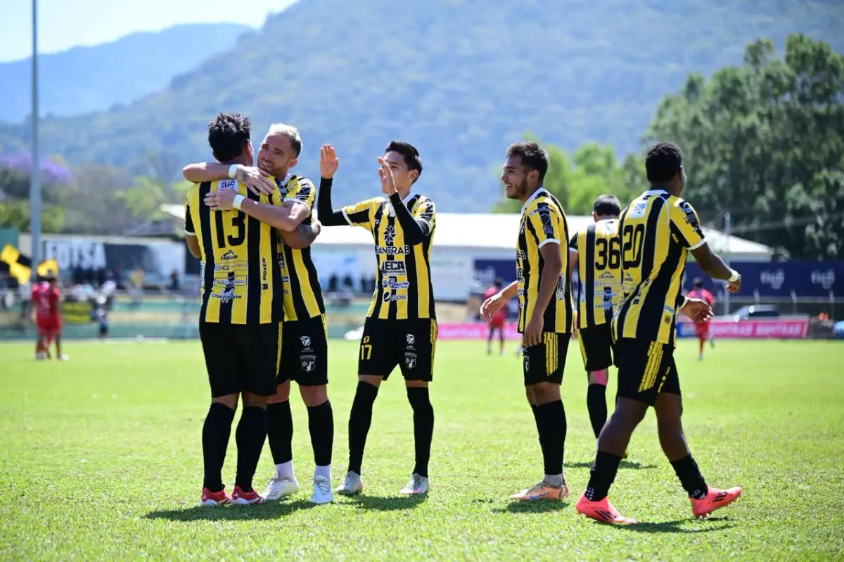 Celebración de Aurora ante Malacateco - Aurora FC