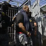 Los furgones se ubican en Renovación 1, corrigen autoridadest