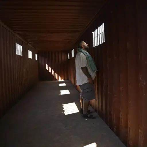 El mandatario Arévalo compartió fotos del traslado de reos a la Granja Penal Canadá. ,Gobierno de Guatemala