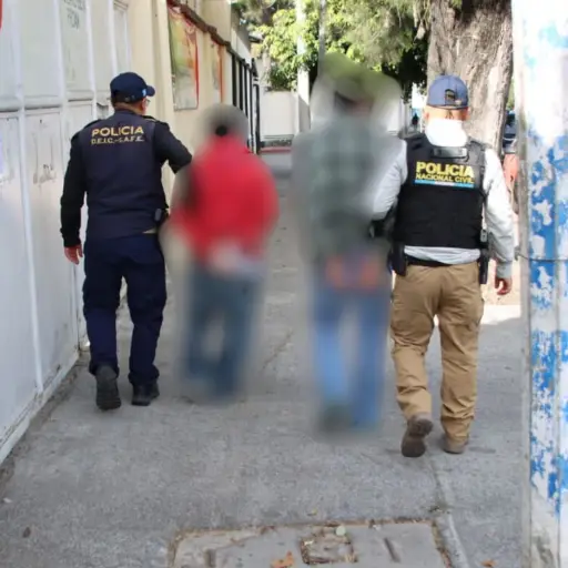 Ambos deportados fueron llevados a Tribunales para resolver su situación legal. ,PNC de Guatemala.